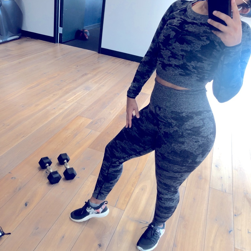 Brand New size Small two piece workout set!